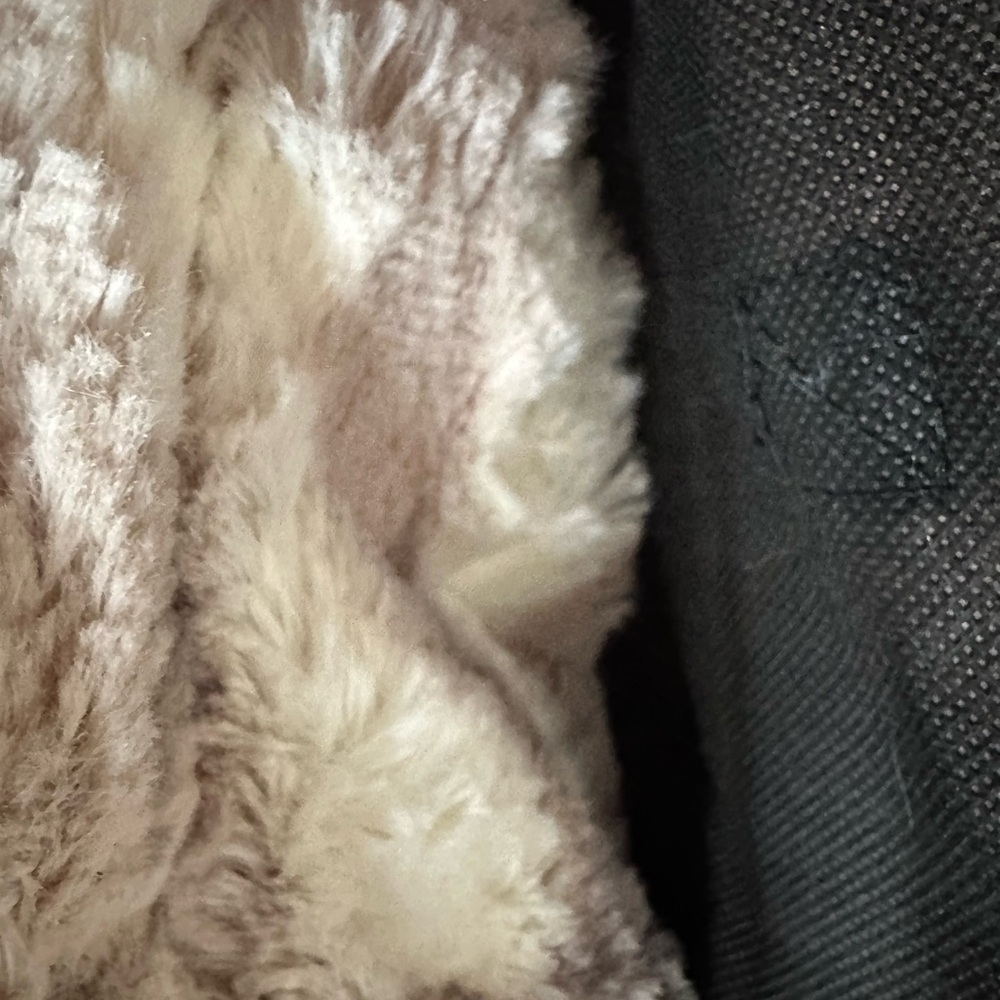 Luxurious Gray Faux Fur Throw Blanket - Picture 7 of 7